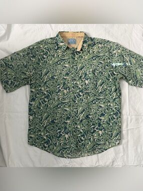 Vintage 90s Levi's Green and Cream Scroll-Pattern Short-Sleeve Button-Down Shirt